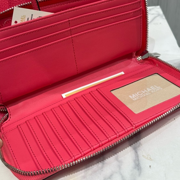 New set michael kors Sheila Medium Heart Embroidered Satchel and Wristlet - Picture 13 of 13